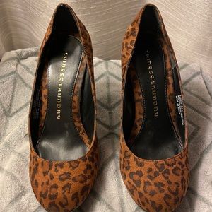 Chinese Laundry Z-Nikki 5 1/2M  woman’s heels almost new used ones